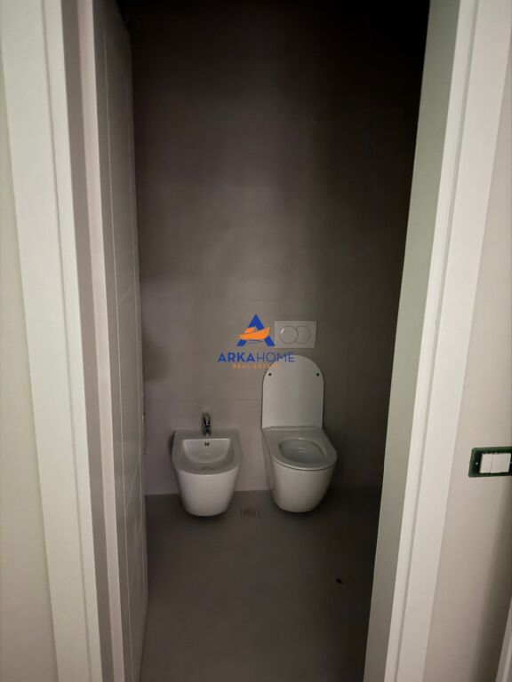 OFFICE SPACE FOR RENT "AT THE PARIS MUNICIPALITY" 1000 EURO