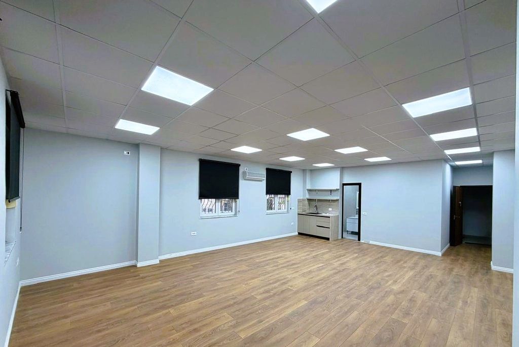 OPPOSITE TOPTAN, OPEN SPACE OFFICE FOR RENT!