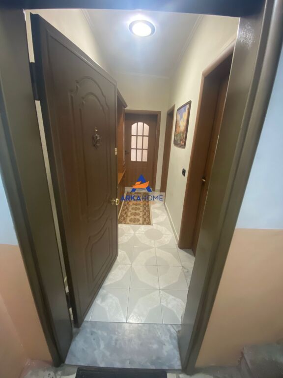 VENDESI APPARTAMENTO 3+1+BALCONE " STRADA DURRES "22.000.000 LEKE