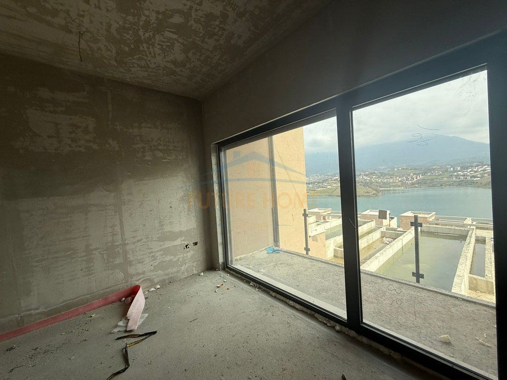 Shitet , Vile , Swan Lake Residence , Farke