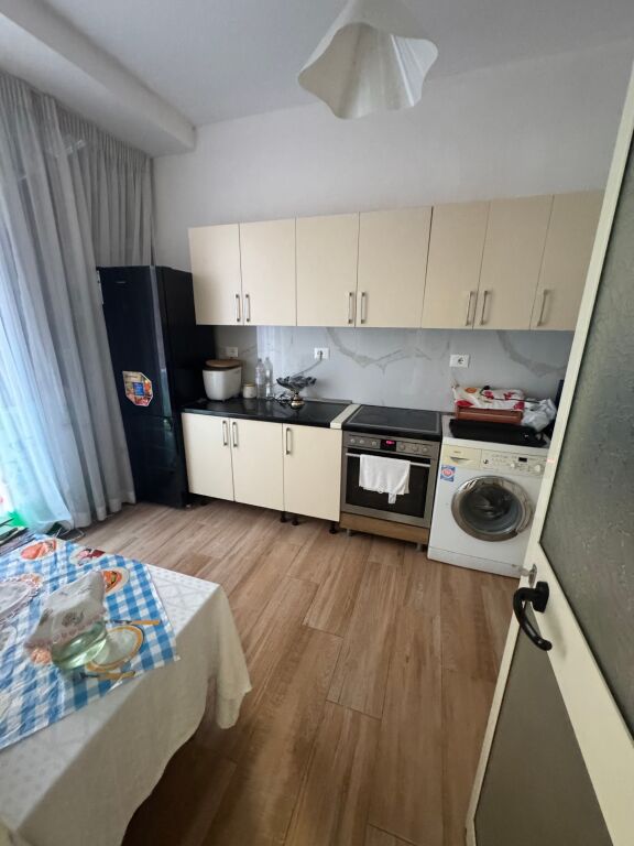 🏢 JEPET ME QERA AMBIENT PËR BIZNES / ZYRË – LIQENI I THATE