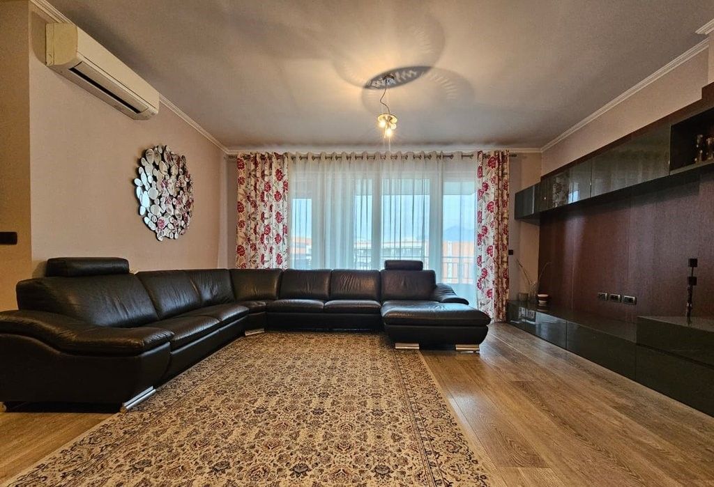 Appartamento 3+1+2 in vendita di fronte a Delijorgji!