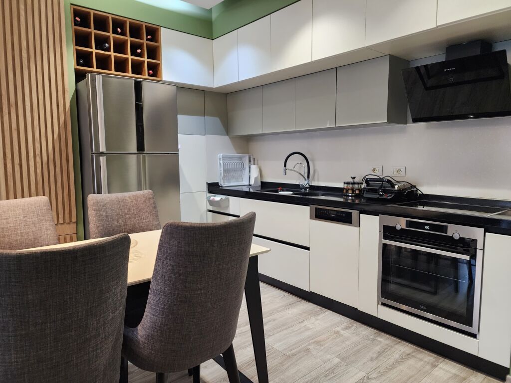 Jepet Me Qera: Apartament 3+1+2wc+2 ballkone || 📌Selvi, Hotel Black Diamond || Hera e parë me qira || 1000€/ Muaj