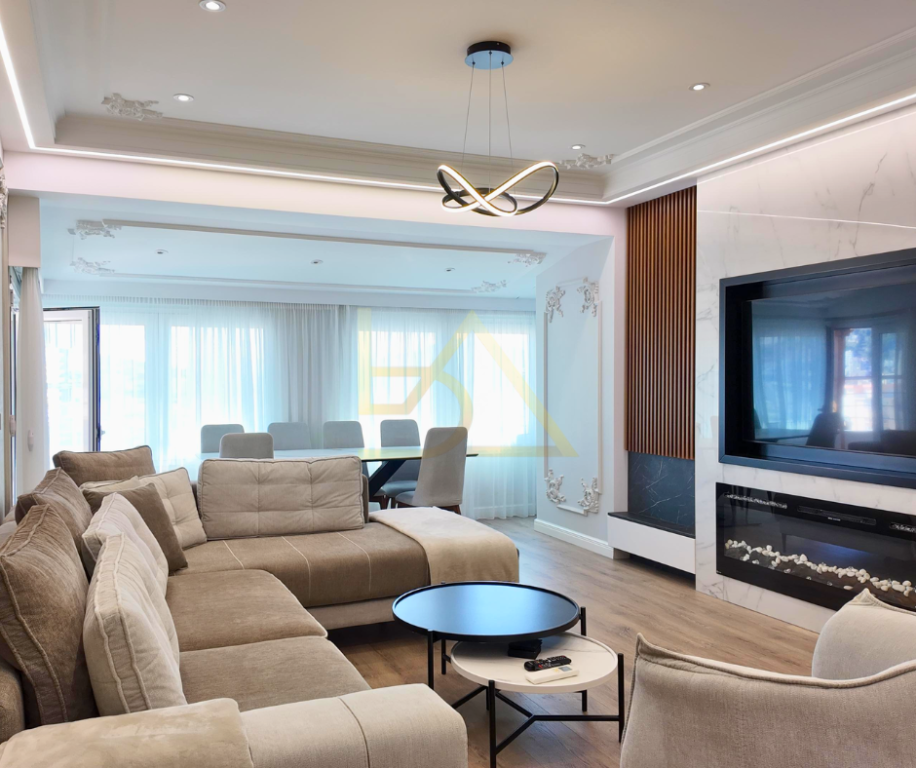 Shitet Papafingo – Rruga Mitat Hoxha, Sarandë