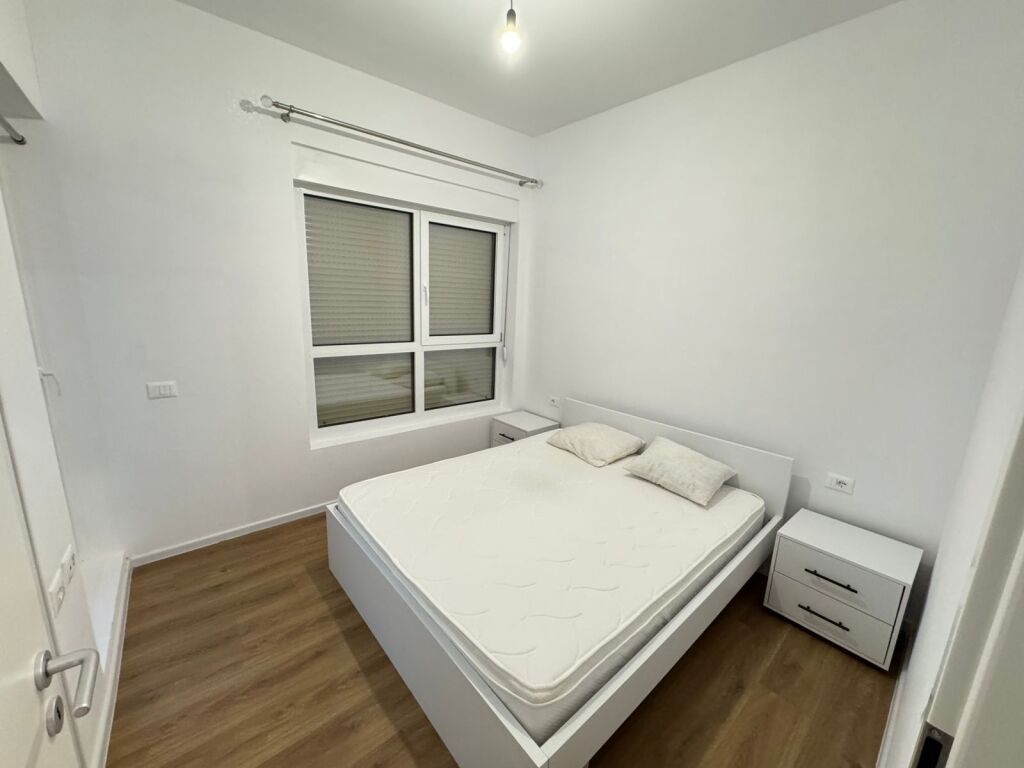 Jepet me qera Apartament 1+1  Adresa : Ali Demi Kompleksi Kadiu Kati 7  E mobiluar  Cmimi 40000 lek