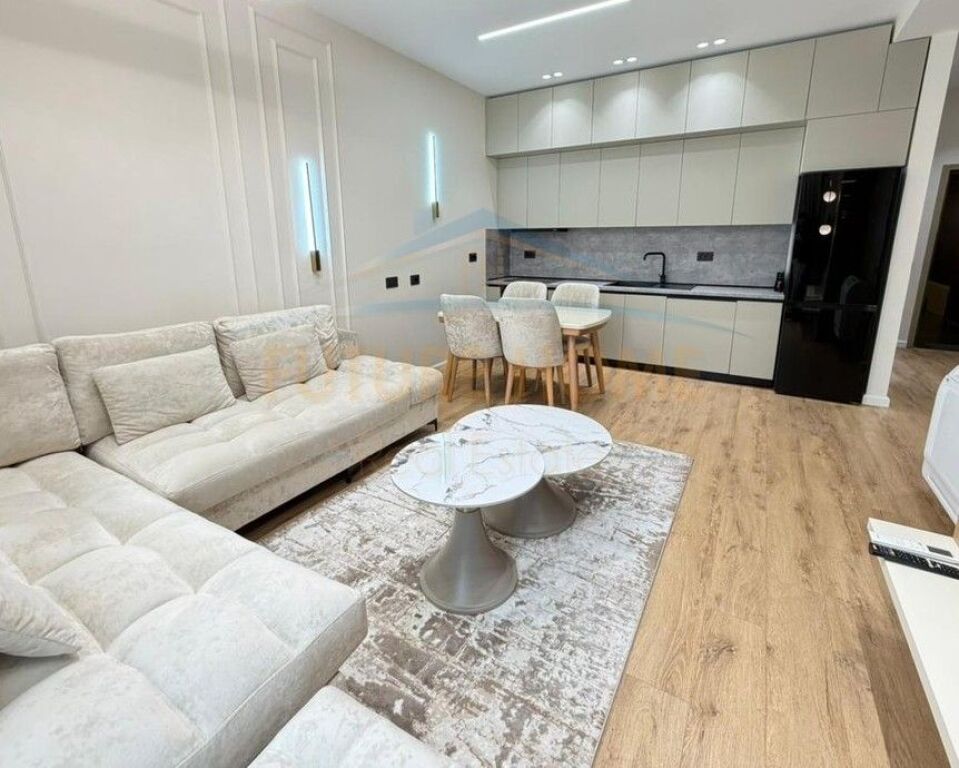 Affitto, Appartamento 1+1+Posto auto, vicino Air Albania, Tirana.