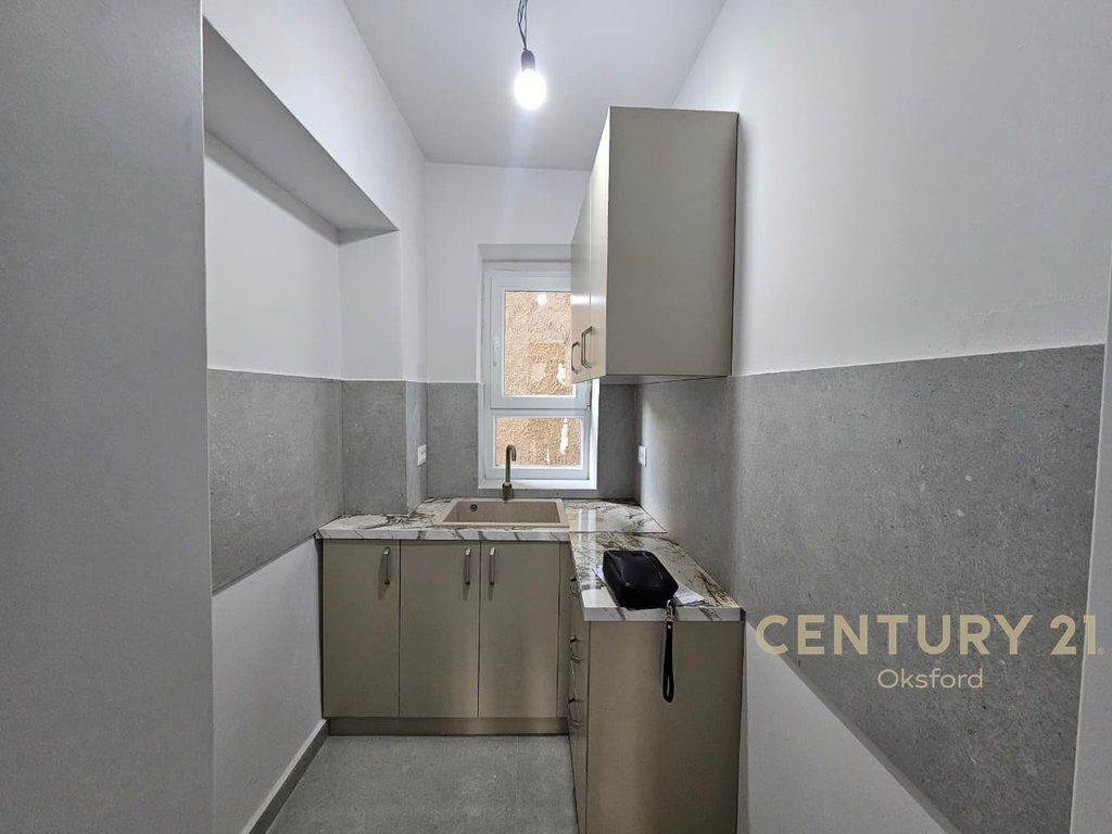 NJESI SHERBIMI ME QIRA TEK MATERNITETI I RI