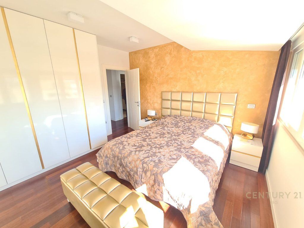 VENDESI APPARTAMENTO 2+1+2 IN VIA KAVAJES