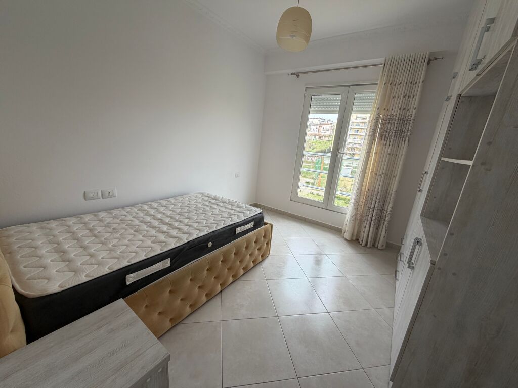 2+1,i mobiluar kopshti zologjik,800 euro me parkim