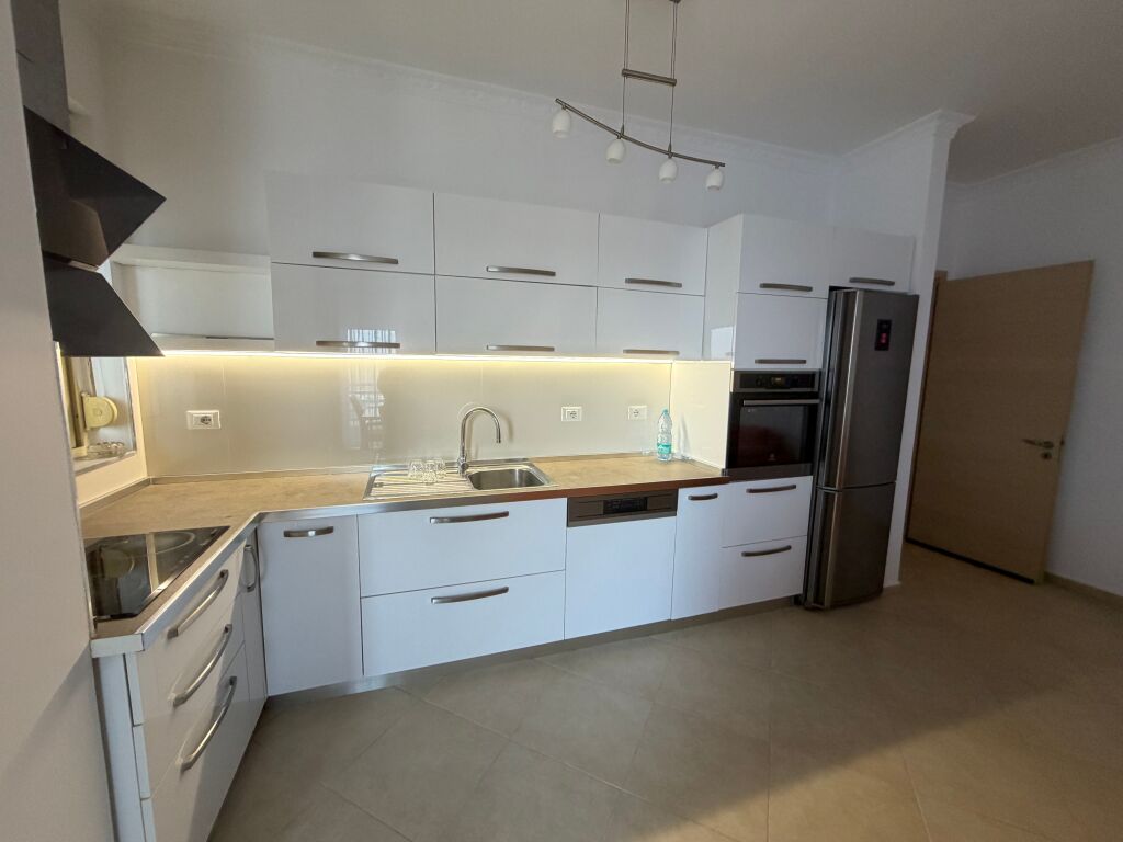 2+1,i mobiluar rruga peti liq i thate,260 mije euro,ofrohet dhe parkim me cmim shtes
