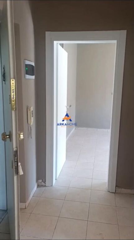 JEPET AMBJENT ME QERA 2+1+ BALLKON " RRUGA KAVAJES " 800 EURO