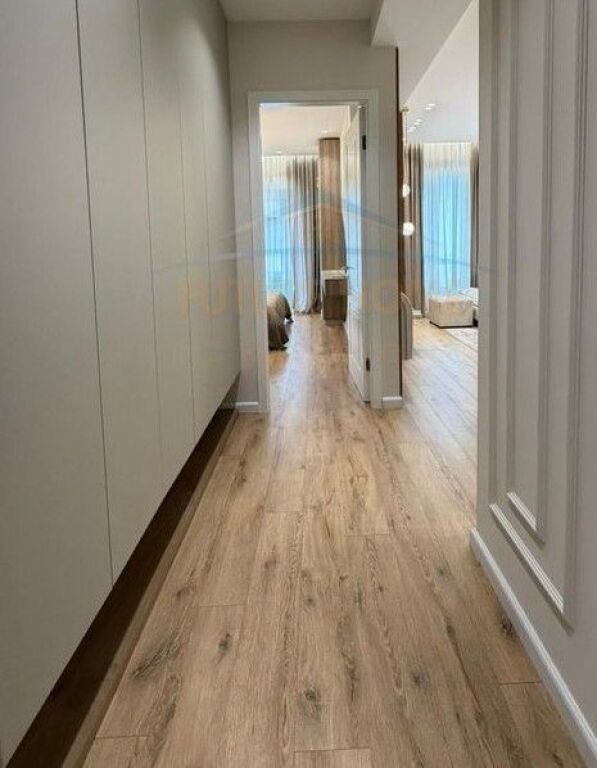 Affitto, Appartamento 1+1+Posto auto, vicino Air Albania, Tirana.