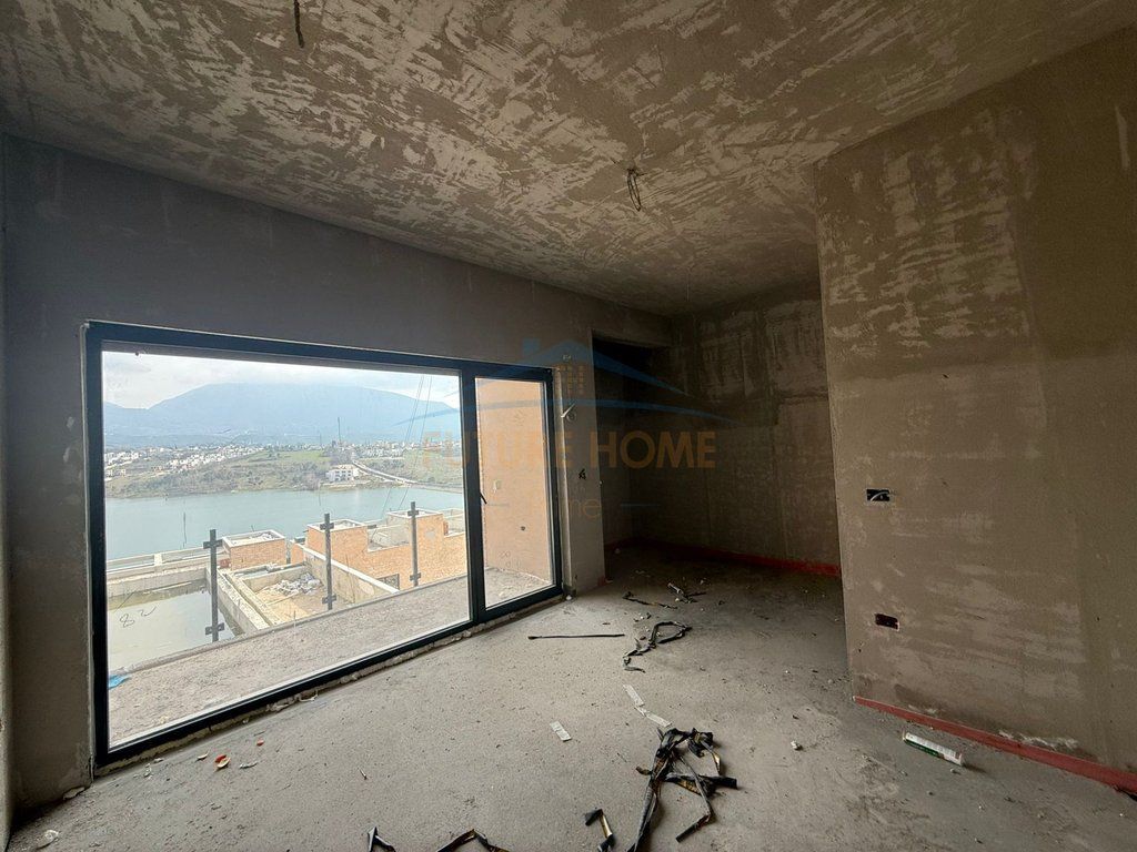 Shitet , Vile , Swan Lake Residence , Farke