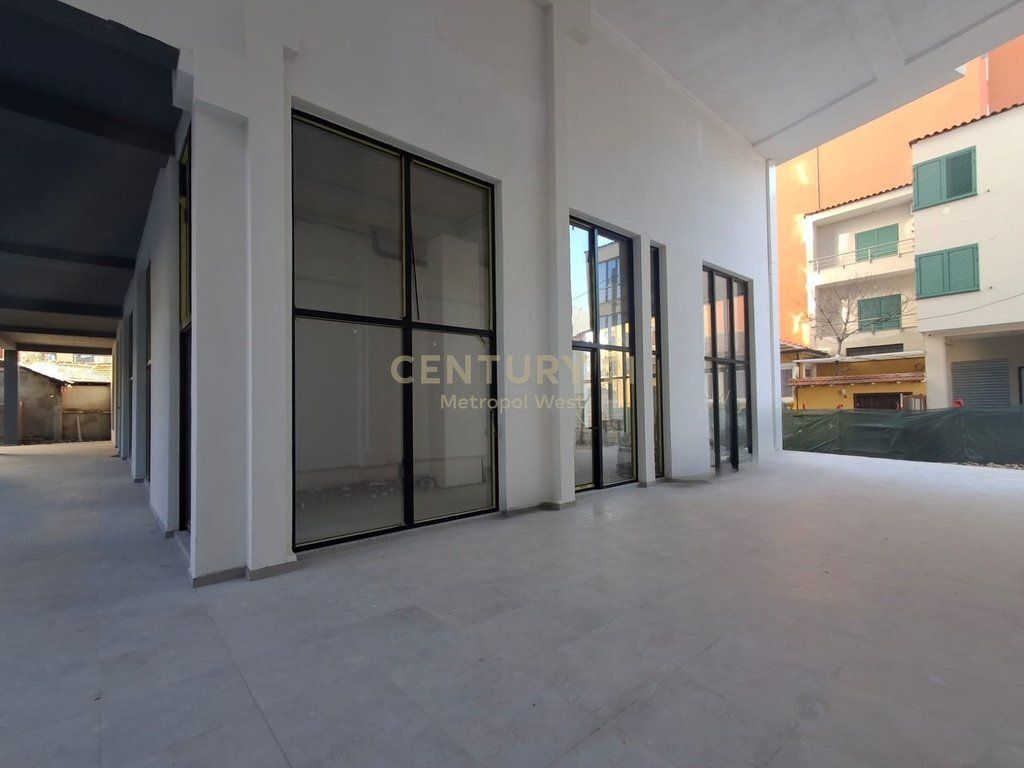 Jepet Ambient Komercial me Qira – Mundësi Duplex – pranë Rrugës Bardhyl