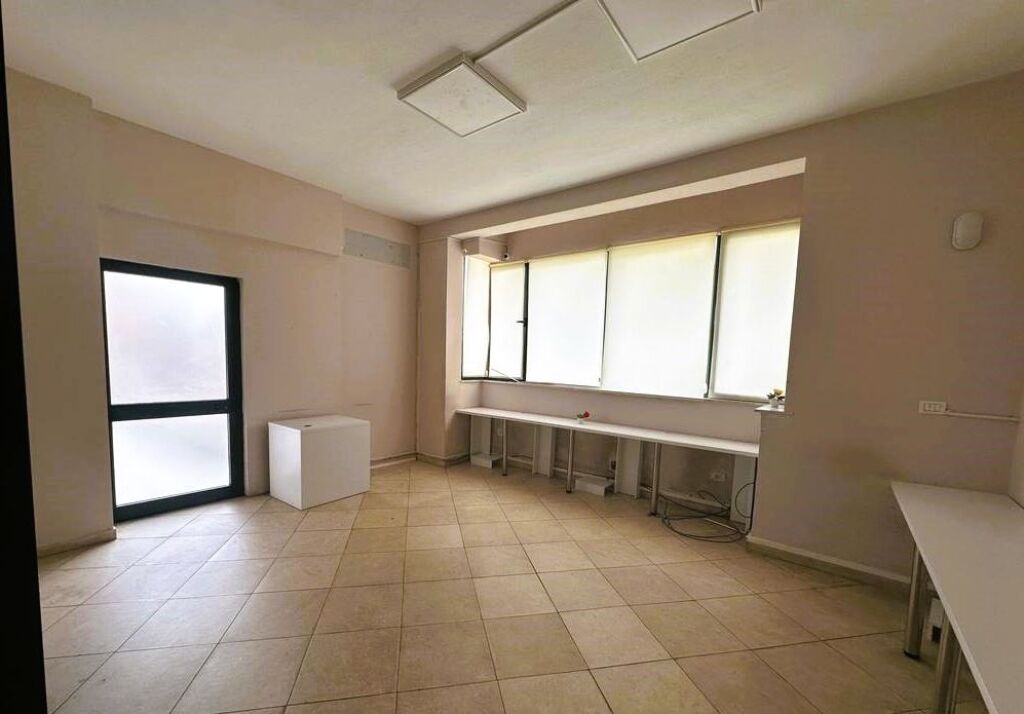 Jepet Zyrë Me Qira në 21 Dhjetori