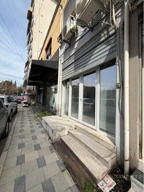 SERVICE UNIT FOR SALE IN BRRAK