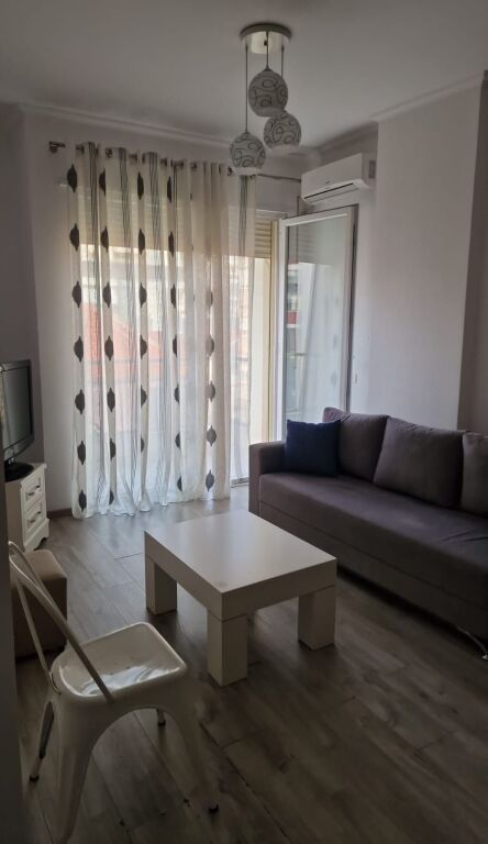 Apartament 1+1 me qera tek 5 Maj