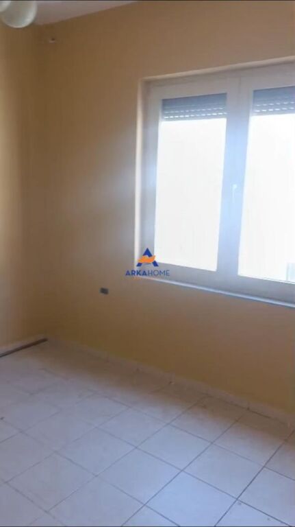 JEPET AMBJENT ME QERA 2+1+ BALLKON " RRUGA KAVAJES " 800 EURO