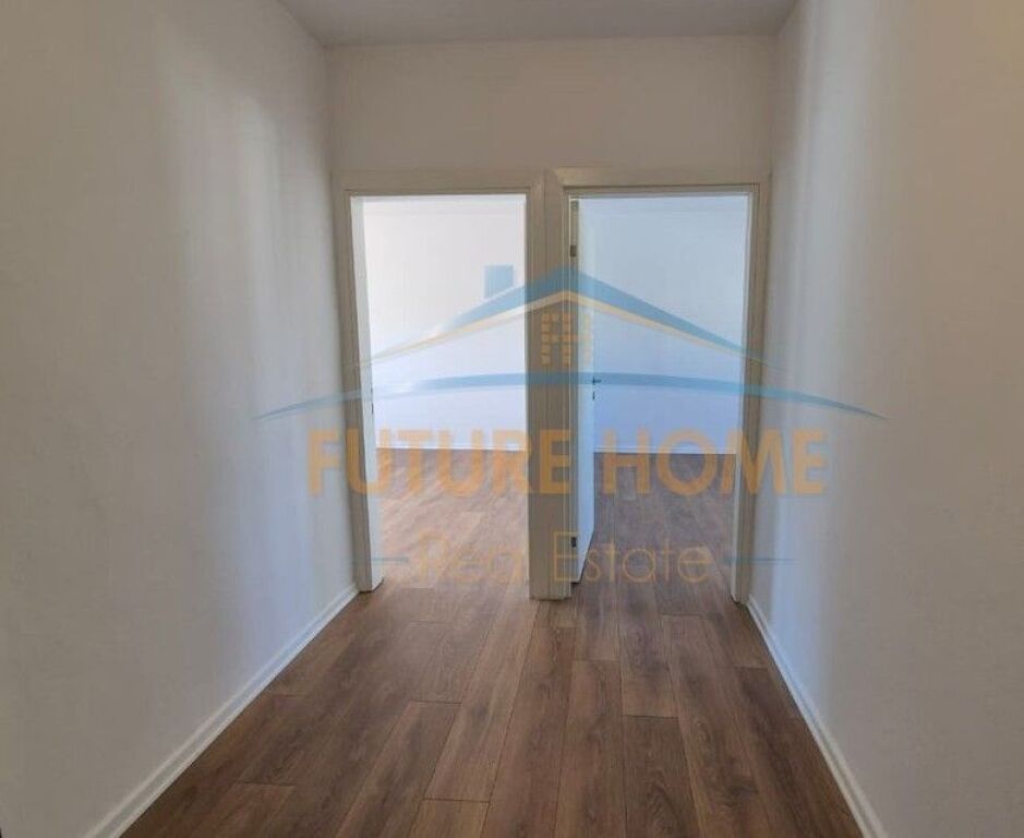 Shitet, Apartament 1+1, Oxhaku, Tiranë.