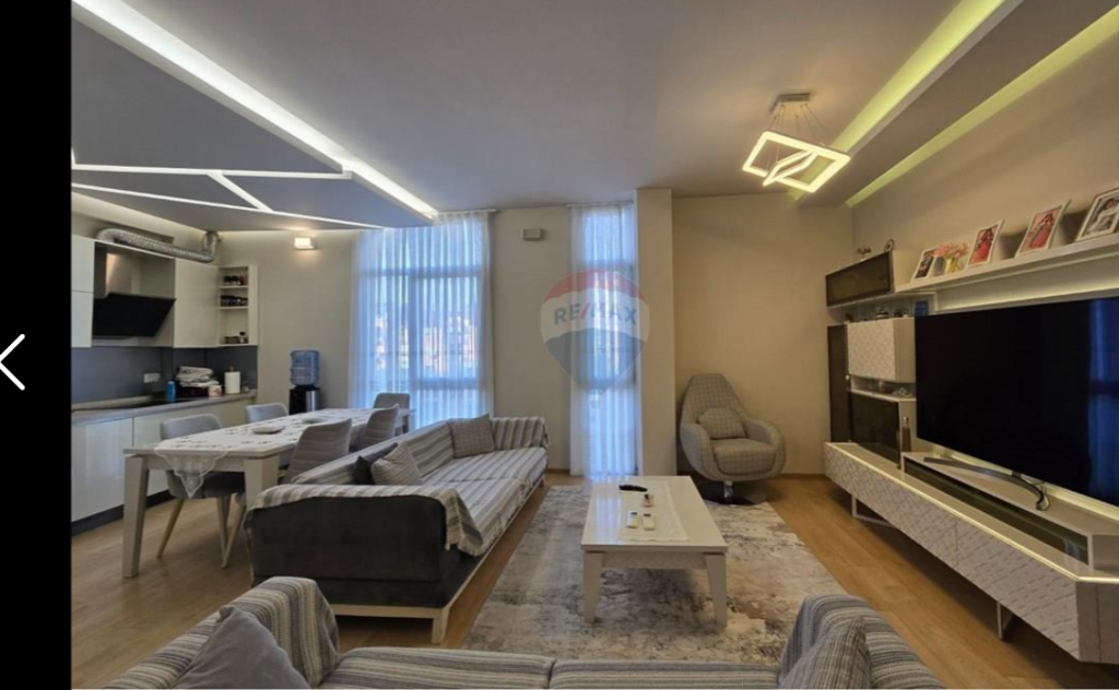 Apartament per shitje 2+1+2 tek Komuna e Parisit