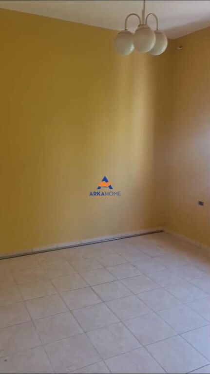 JEPET AMBJENT ME QERA 2+1+ BALLKON " RRUGA KAVAJES " 800 EURO