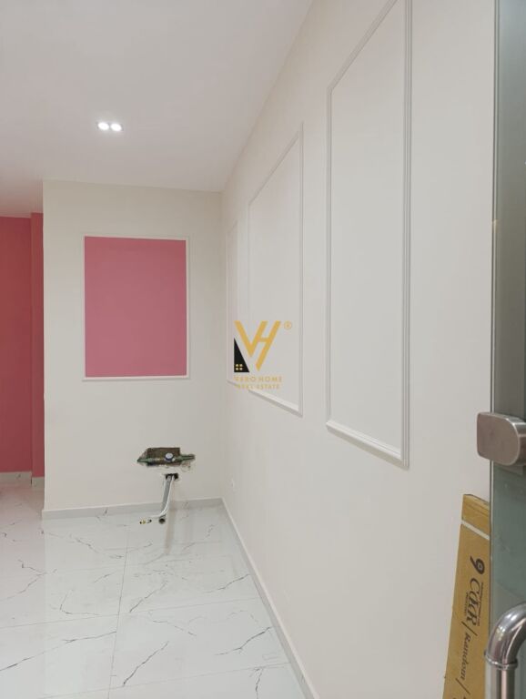 JEPET DYQAN 25 M2 ME QERA TE ISH EKSPOZITA 50.000 LEKE