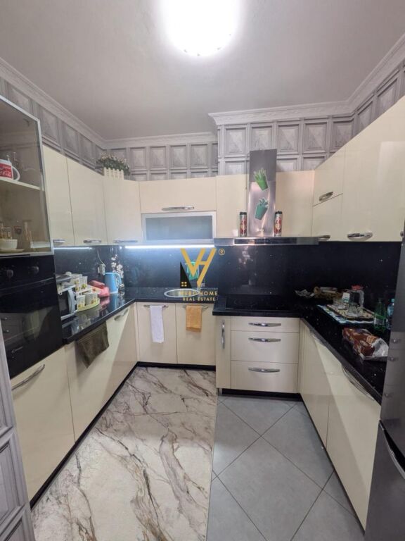 SHITET APARTAMENT 2+1+2 TE STACIONI I TRENIT 270.000 EURO