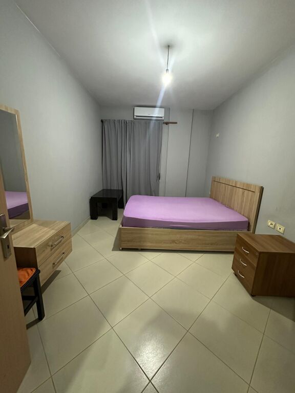 Jepet me qiraApartament 1+1 i mobiluar tek Kodra e Diellit