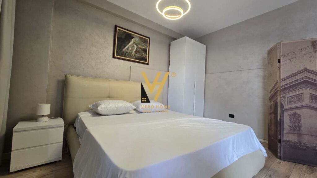 JEPET APARTAMENT 2+1+BLK ME QERA NE QENDER 1.500 EURO