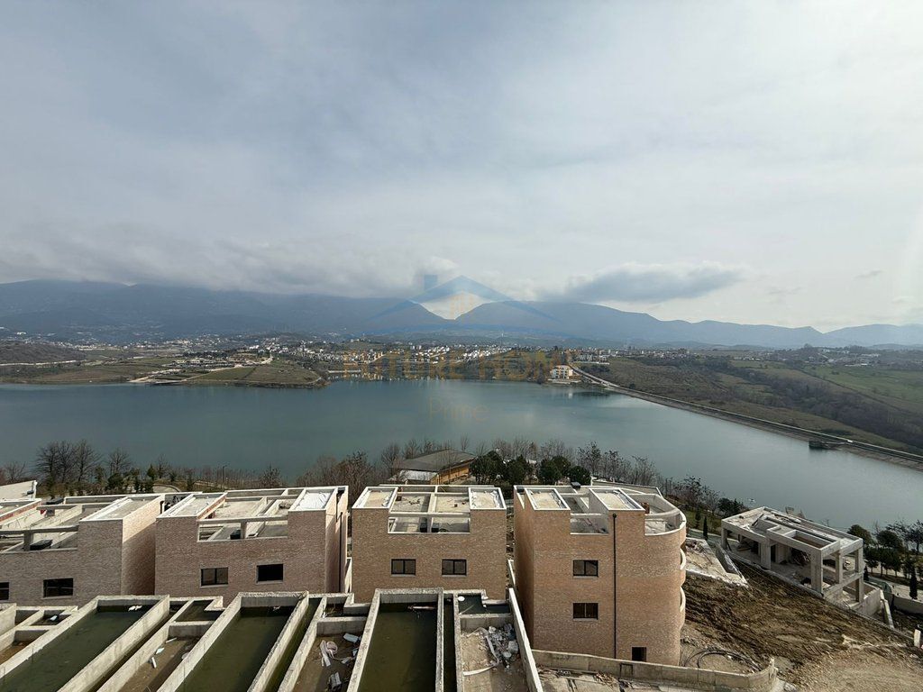 Shitet , Vile , Swan Lake Residence , Farke