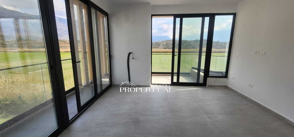 Modern Apartment for Sale – Regina Palm Resort, Radhimë