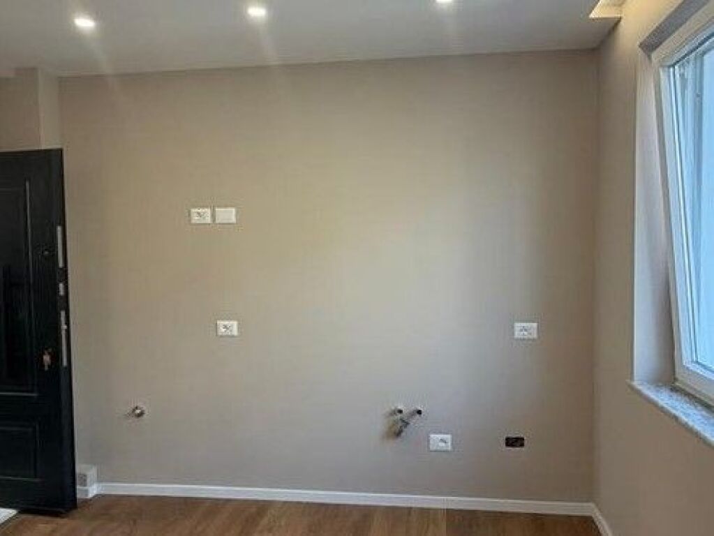 In vendita, Appartamento 1+1, Via Mine Peza, Tirana