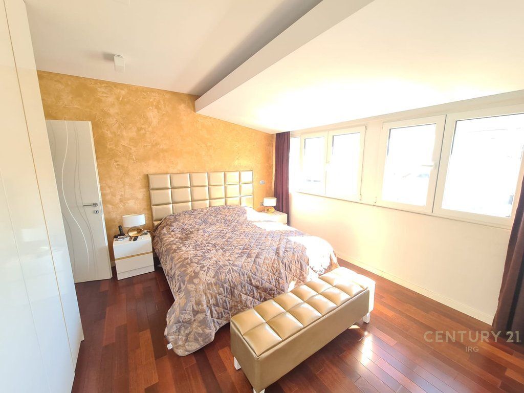 VENDESI APPARTAMENTO 2+1+2 IN VIA KAVAJES