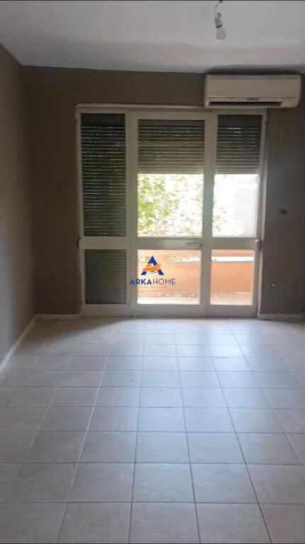 JEPET AMBJENT ME QERA 2+1+ BALLKON " RRUGA KAVAJES " 800 EURO