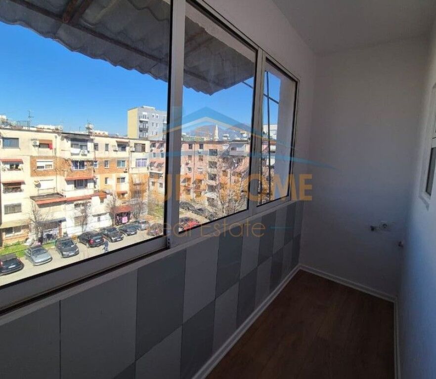 Shitet, Apartament 1+1, Oxhaku, Tiranë.