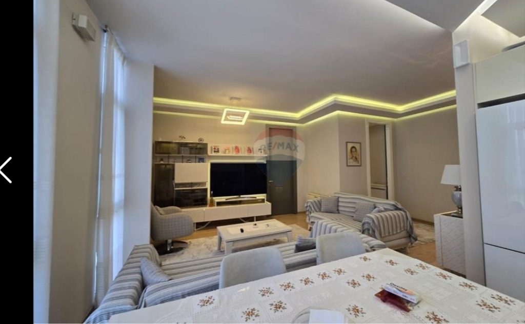 Apartament per shitje 2+1+2 tek Komuna e Parisit