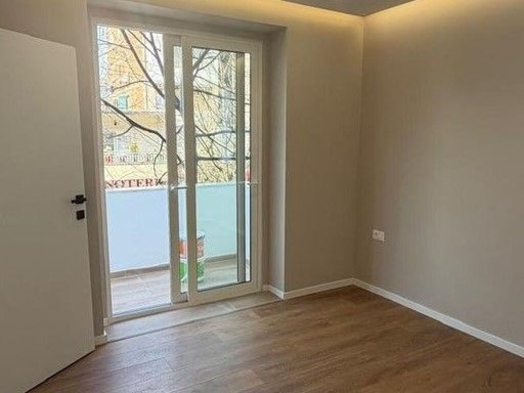 In vendita, Appartamento 1+1, Via Mine Peza, Tirana