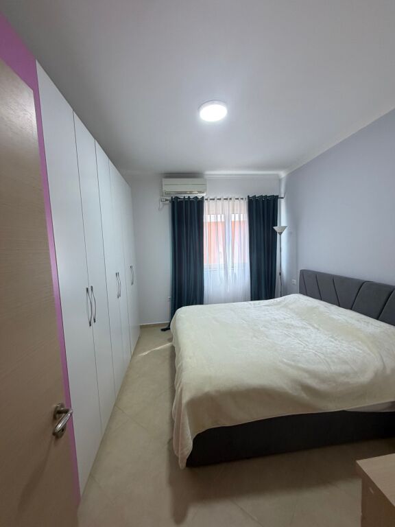 2+1,i mobiluar rruga peti liq i thate,260 mije euro,ofrohet dhe parkim me cmim shtes
