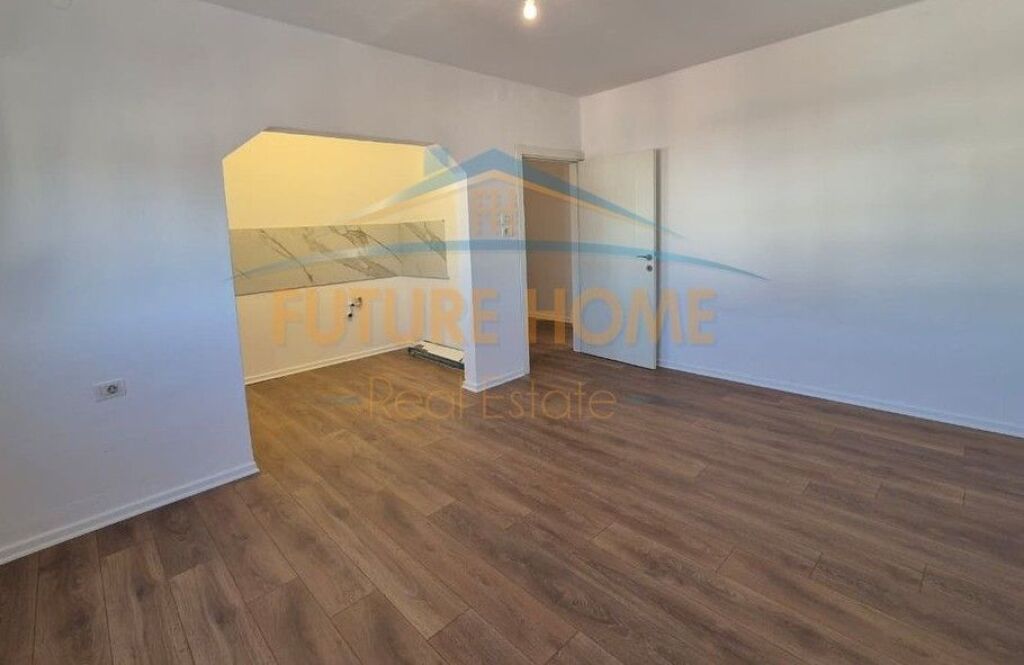 Shitet, Apartament 1+1, Oxhaku, Tiranë.