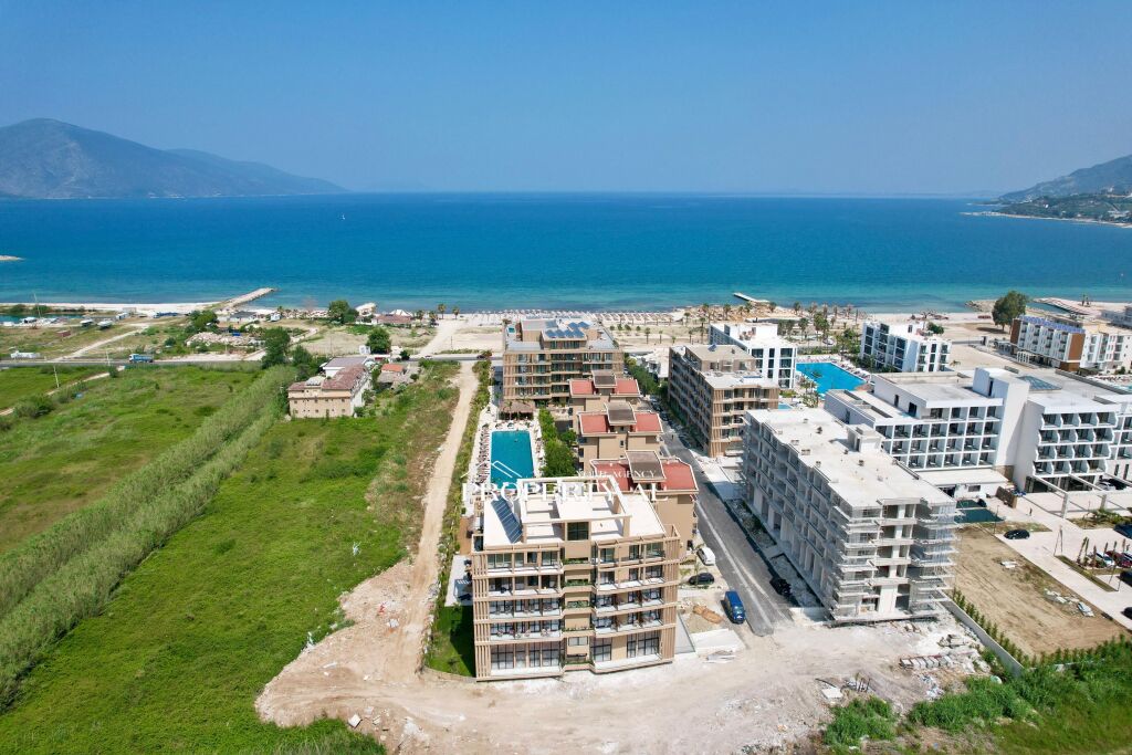 Modern Apartment for Sale – Regina Palm Resort, Radhimë