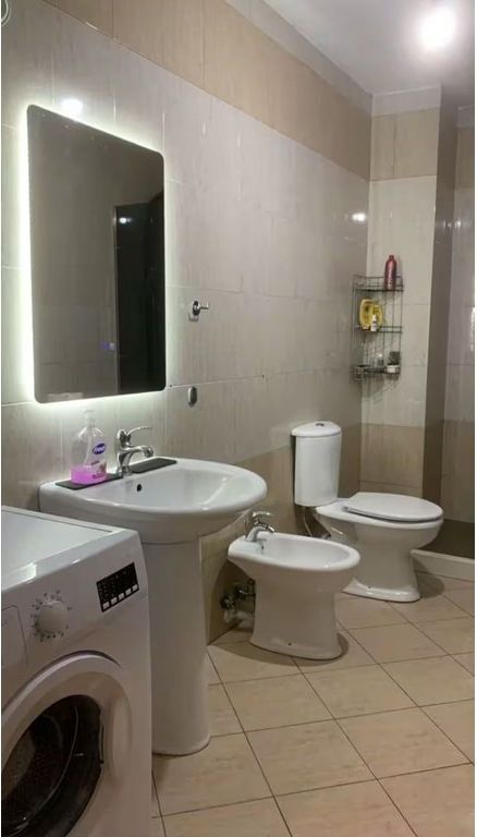 Shitet, Apartament 2+1, Zogu i Zi, Tiranë