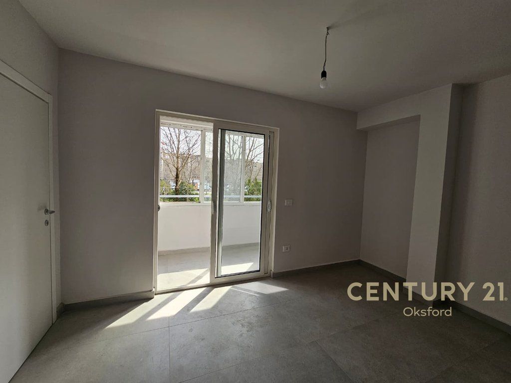 NJESI SHERBIMI ME QIRA TEK MATERNITETI I RI