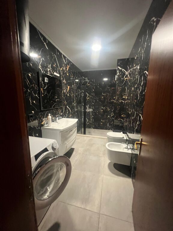 Japim me qera 1+1 te Komuna e Parisit