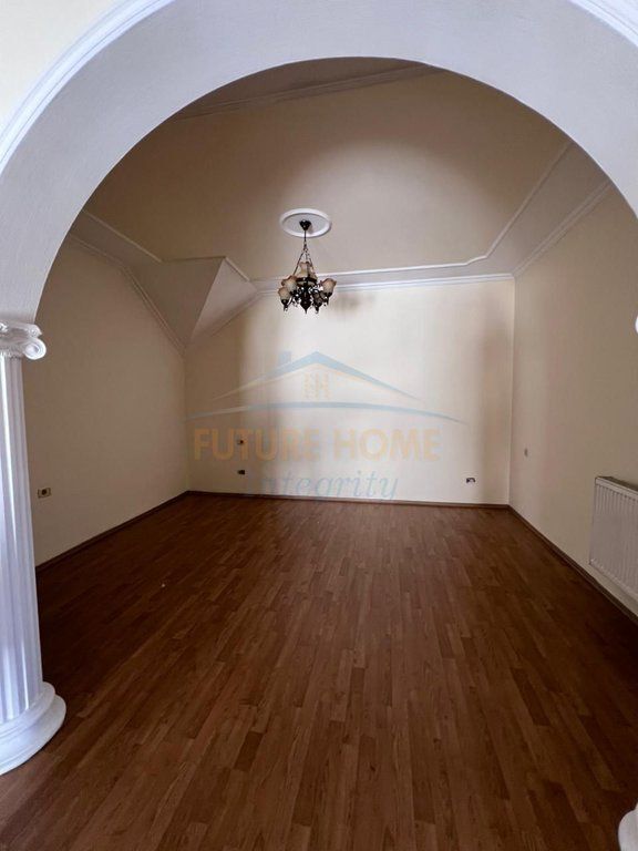 Qera, Duplex për Zyra, Blloku, Tiranë.