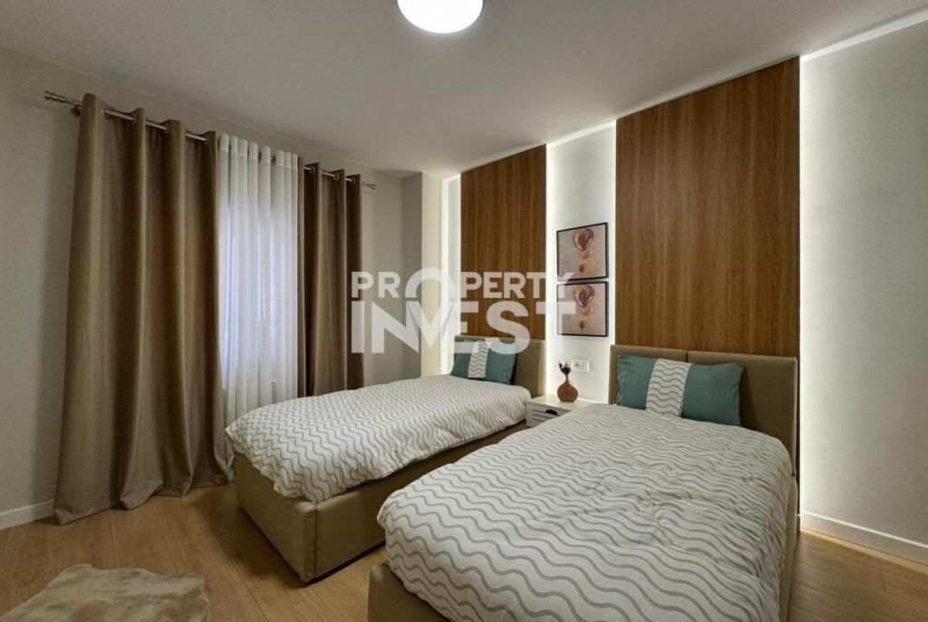 Shitet Apartament 2+1+2 Zogu  I zi