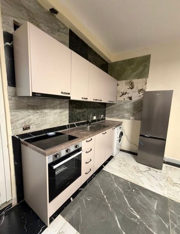 Appartamento 1+1 In Affitto a Ali Demi, Tirana