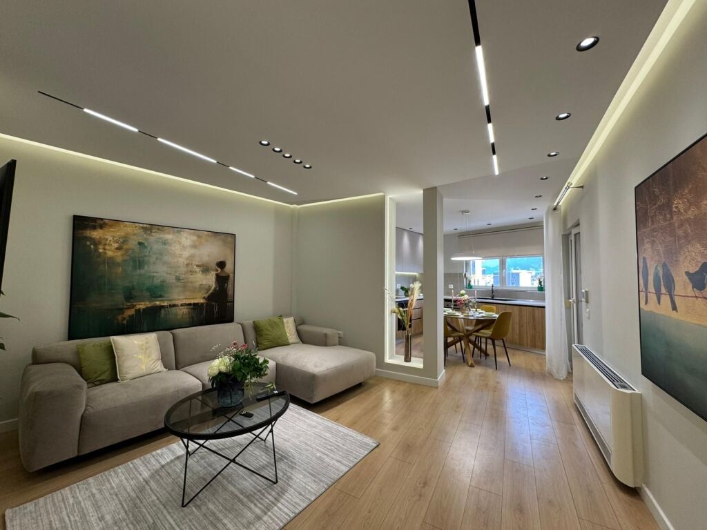 Shitet Apartament 2+1+2 ZOGU I ZI