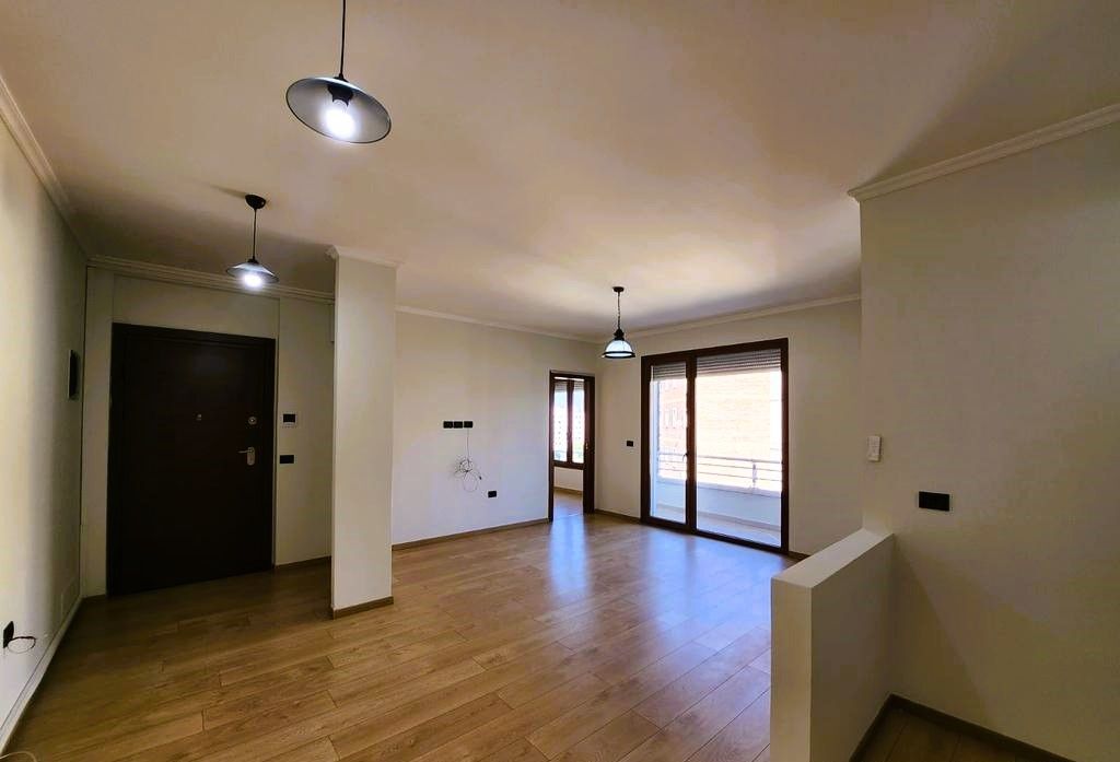 Ambjent per zyra pranë kompleksit Delijorgji