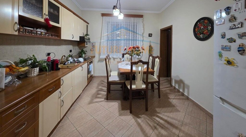 Shitje,Apartament 3+1 ,Blloku!