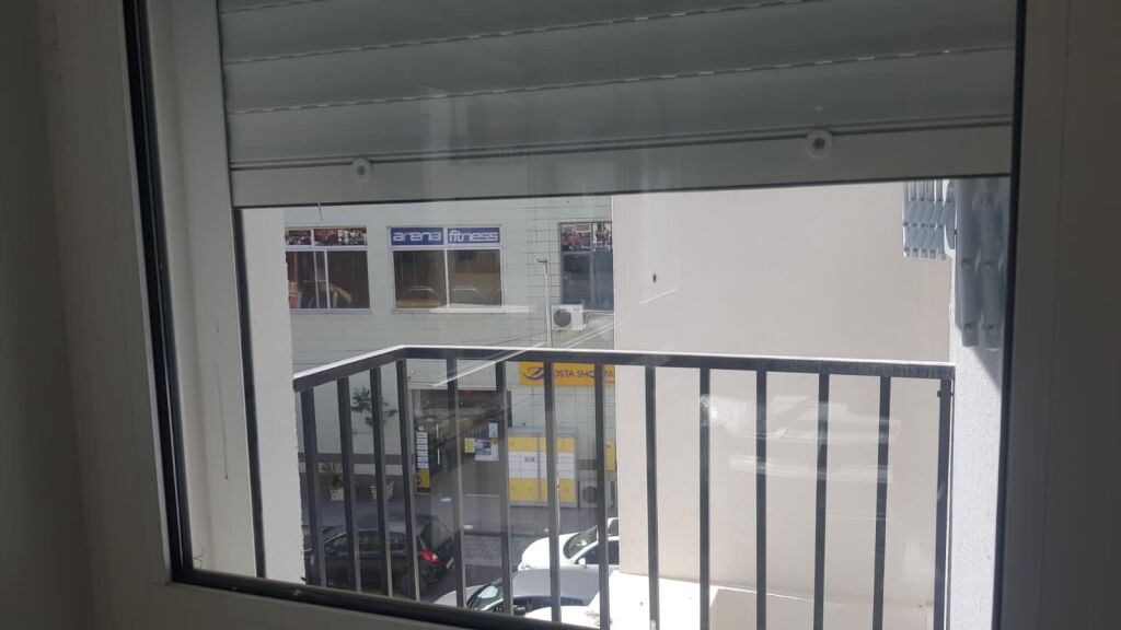 1+1,i mobiluar afer kika 2 komune e parisit,700 euro